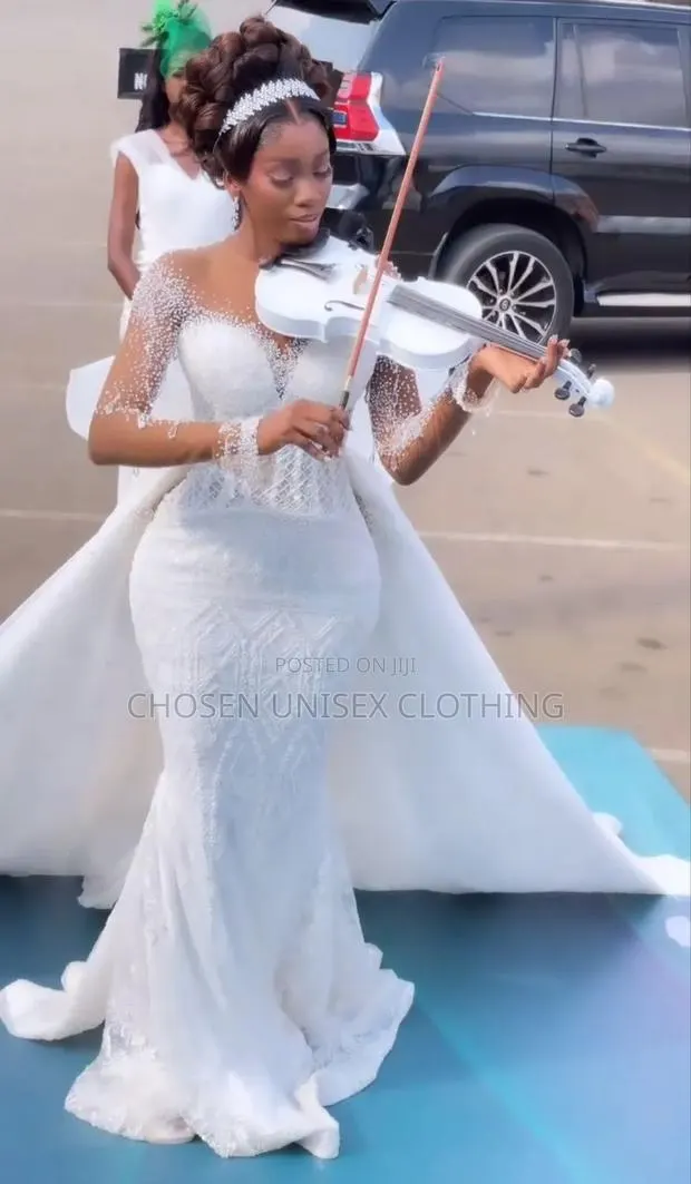 Best White Wedding Gowns · Photo 1