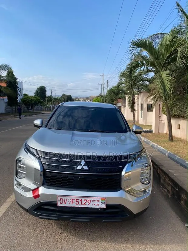 Mitsubishi Outlander SE 2022 Silver · Photo 1