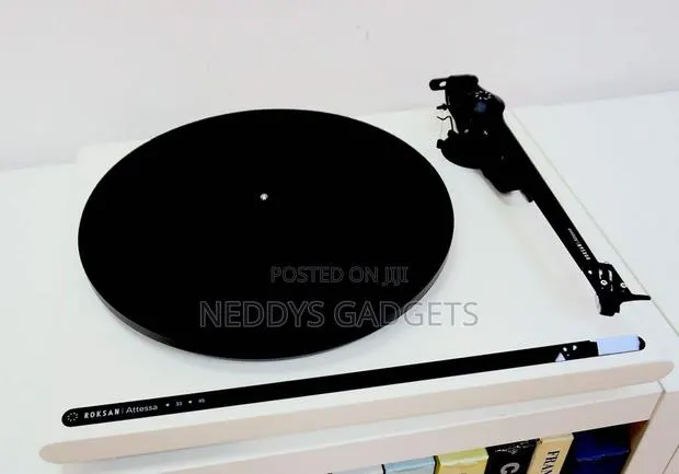 Roksan Attessa Turntable (Inlcuded Phono Stage) White · Photo 1