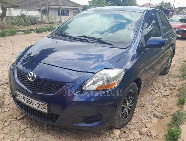 Toyota Yaris 2010 Blue · Photo 1
