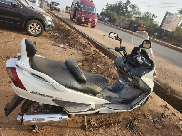 Suzuki 2007 White · Photo 1