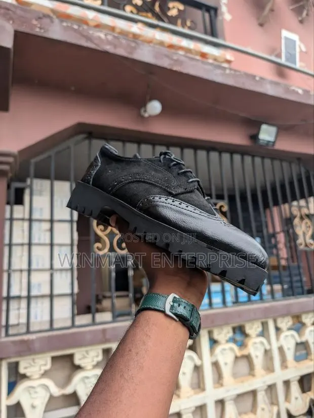 Official Dotted Shoe · Photo 3