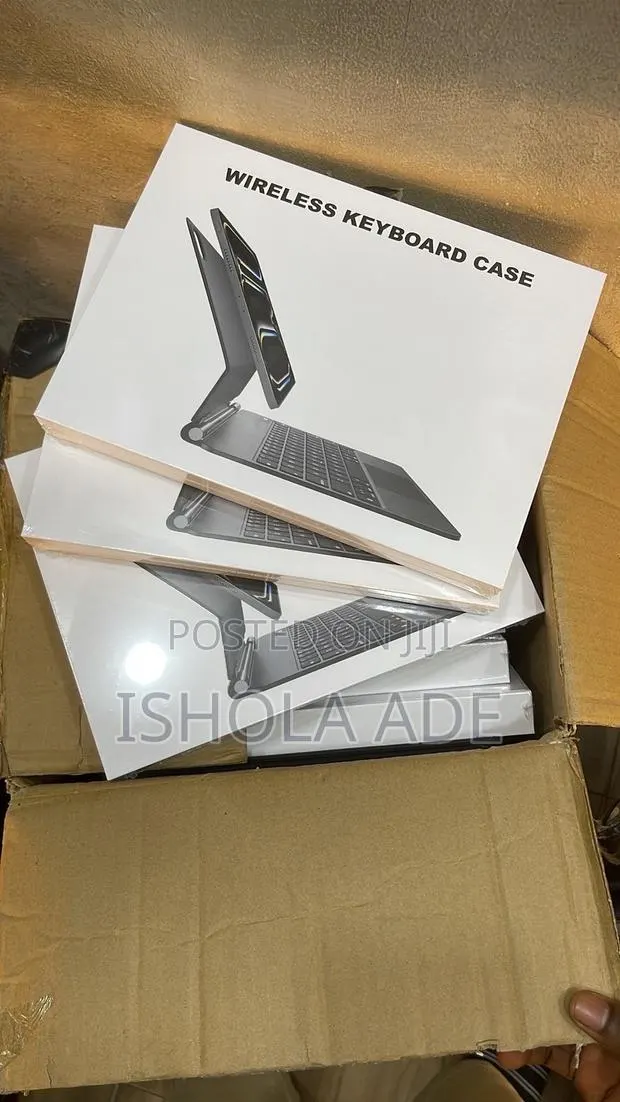 iPad M4 13inches Direct Magic Keybaord · Photo 1