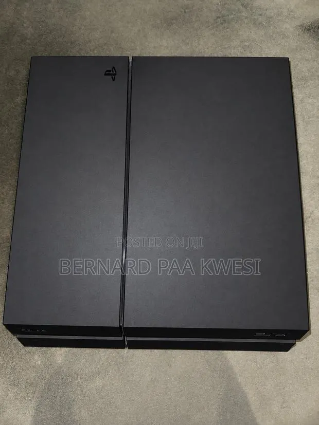 PlayStation 4 Fat · Photo 1