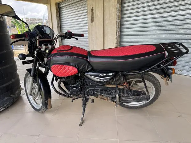 Bajaj Boxer 125 2025 Black · Photo 1
