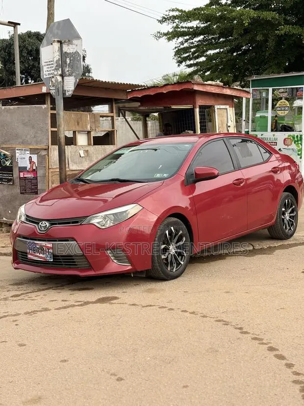 Toyota Corolla LE 4dr Sedan (1.8L 4cyl CVT) 2015 Red · Photo 1