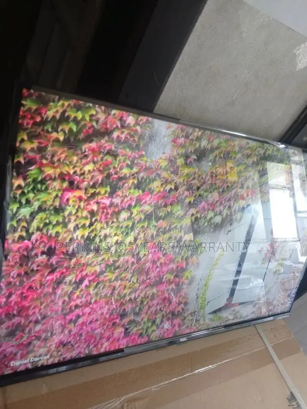 Sweet Home 32" TCL Television · Photo 1