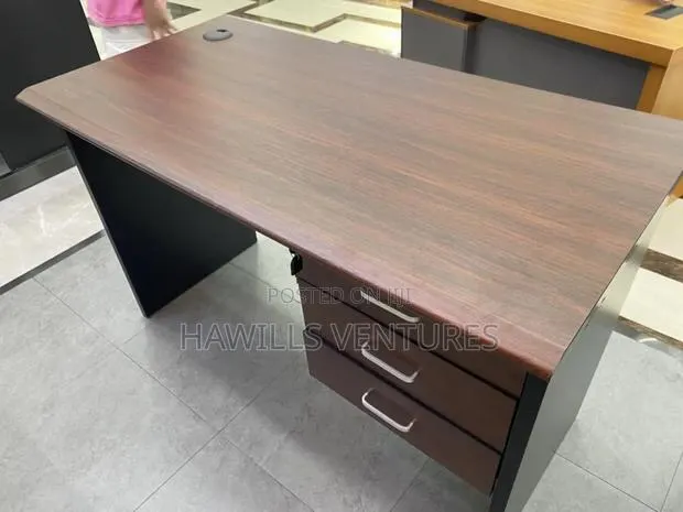 Writing Table /Desk · Photo 1
