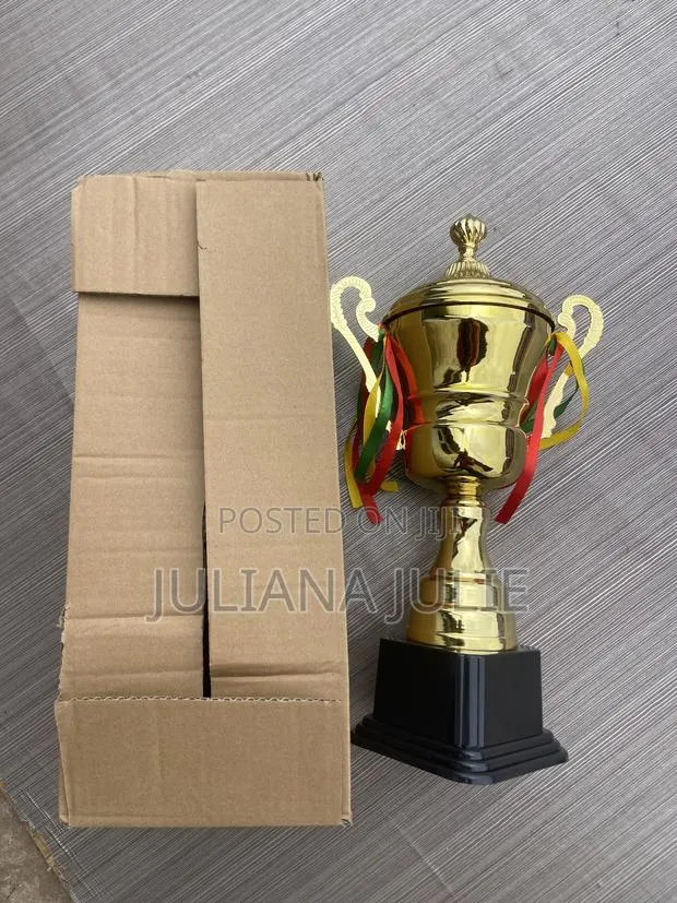 Original Big Trophy Available at Cool Price · Photo 1