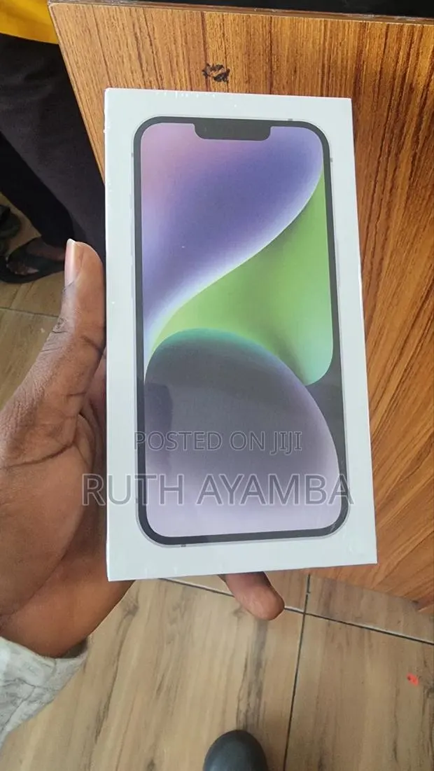 New Apple iPhone 14 128 GB Silver · Photo 1