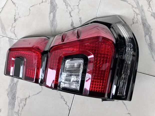 Land Cruiser Prado 2018, 2019, 2020, 2021, 2022 Taillight · Photo 1