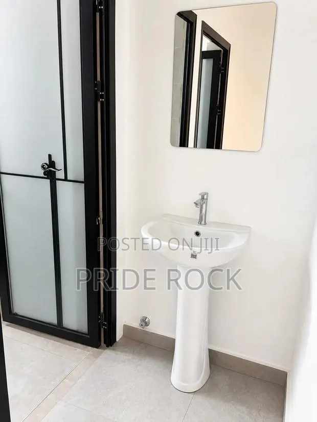Nice Plain Square Mirror for Bathroom · Photo 1