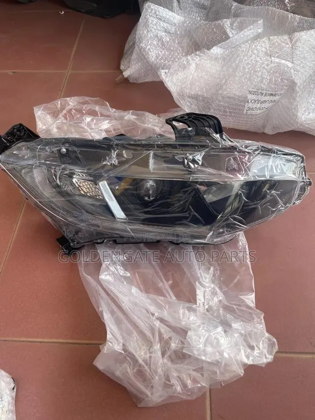 Honda Civic 19 Headlight · Photo 1