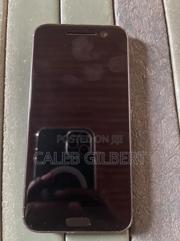 HTC 10 32 GB Black · Photo 2
