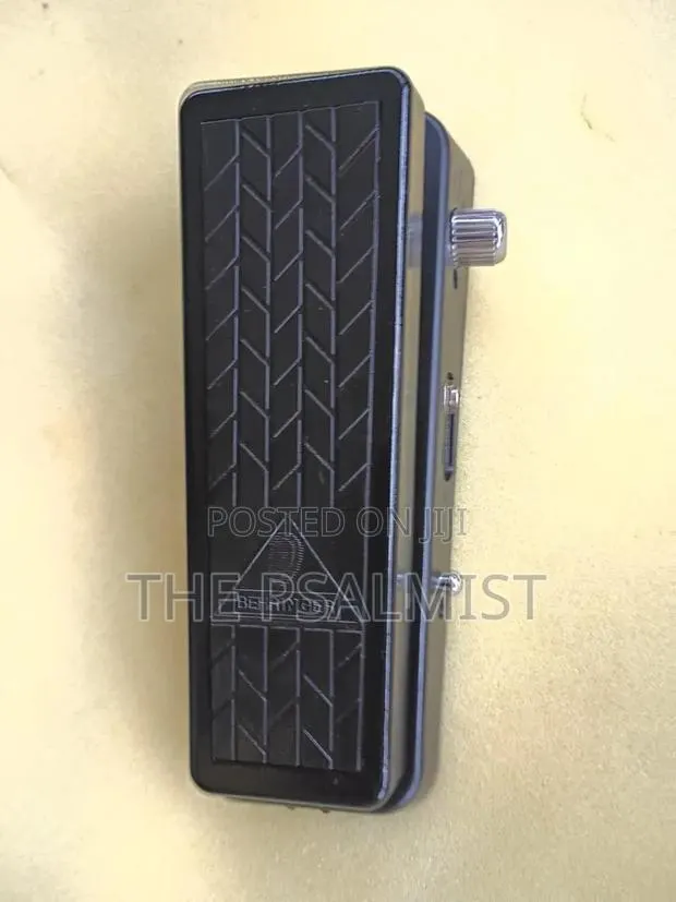 Behringer HB01 Wah Hellbabe Wah Pedal · Photo 1