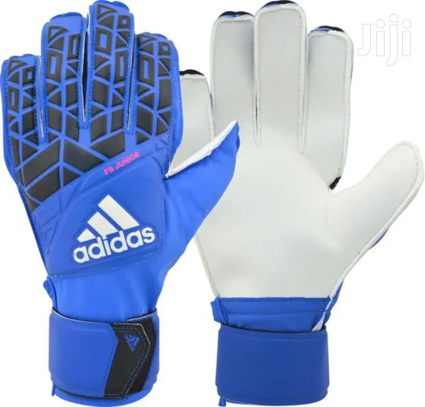 Adidas Goalkeeper Gloves · Photo 1