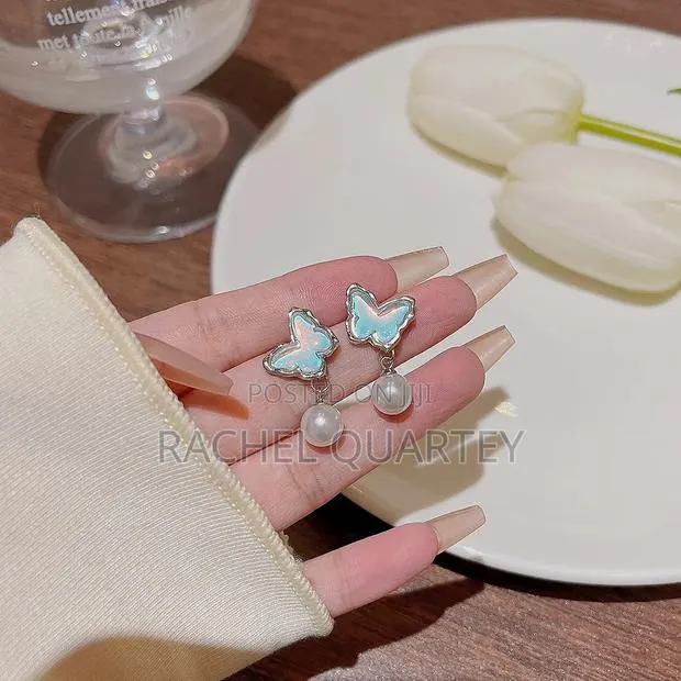 Earrings (Studs) High Quality · Photo 1