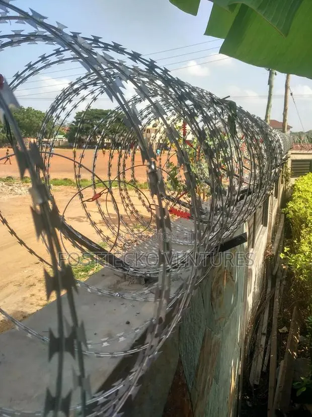 Razor Fencing. · Photo 1