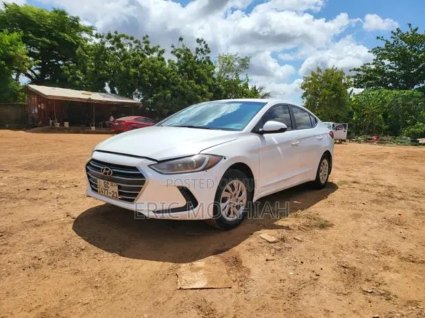 Hyundai Elantra SE Sedan FWD (2.0L 4cyl 6M) 2017 White · Photo 1