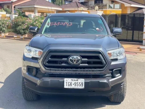 Toyota Tacoma 2020 Gray · Photo 1