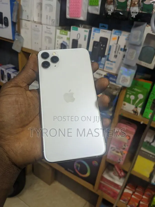 Apple iPhone 11 Pro Max 256 GB White · Photo 1
