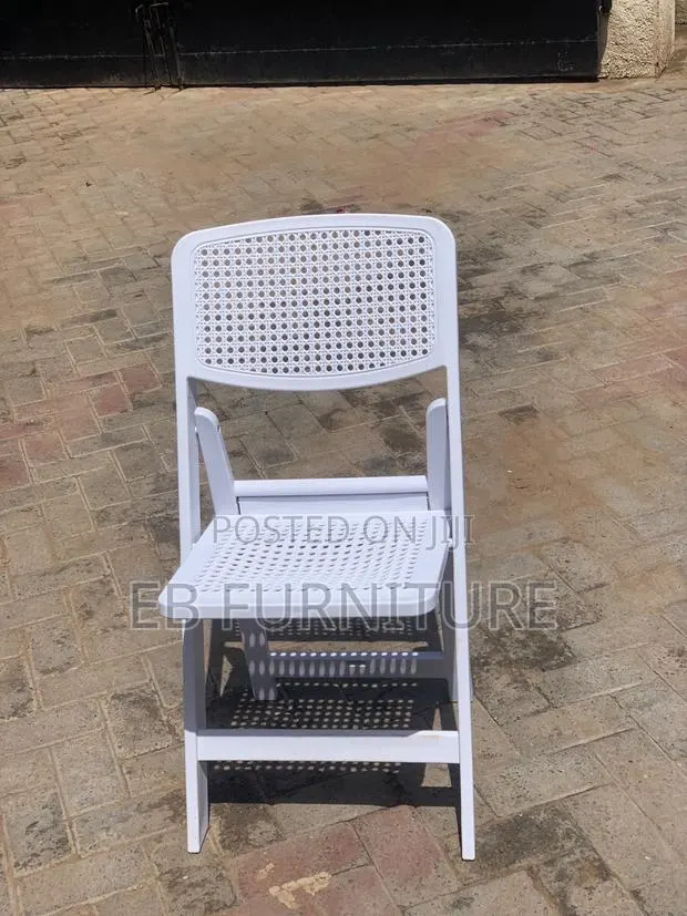 Gladiator Chair With Holes · Photo 1