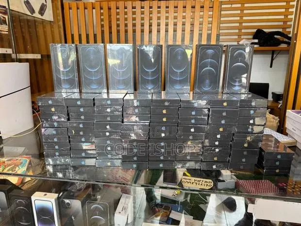 Apple iPhone 12 Pro Max 128 GB Silver · Photo 1