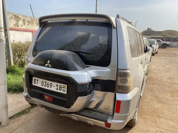 Mitsubishi Pajero 2018 Silver · Photo 1