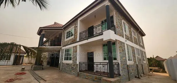 Furnished 12bdrm House for sale · Photo 1