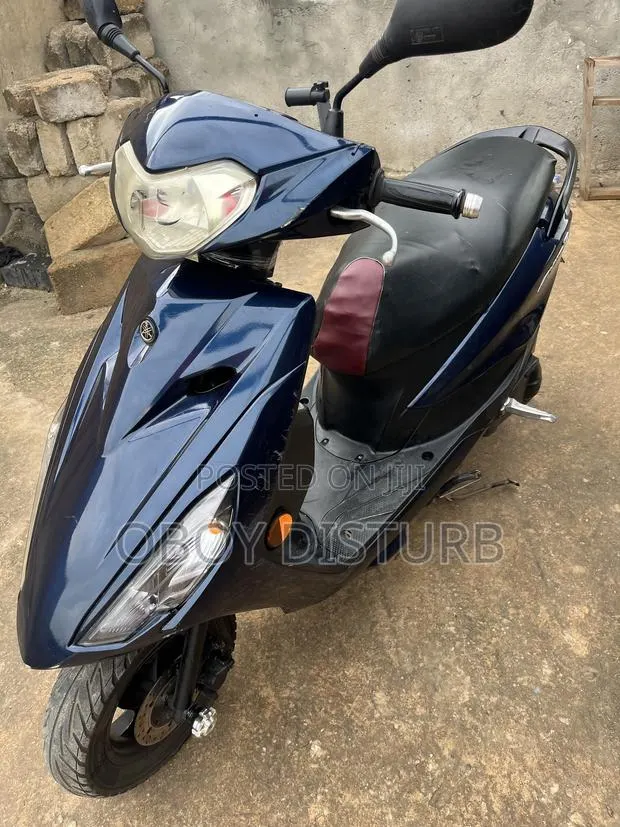 Yamaha 2010 Gray · Photo 1