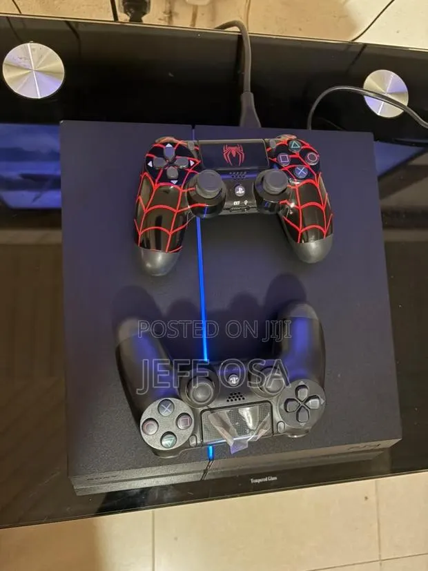 PlayStation 4 Console · Photo 1