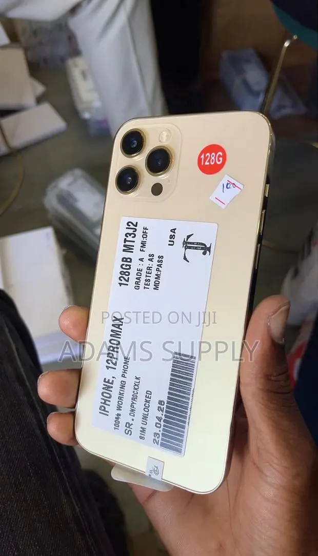Apple iPhone 12 Pro Max 128 GB Gold · Photo 1