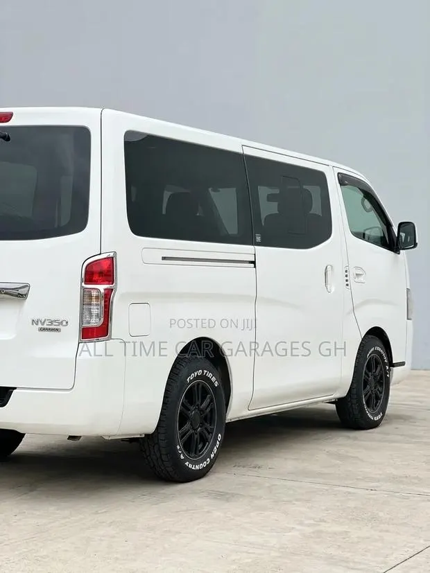 Nissan Caravan 2018 White · Photo 1