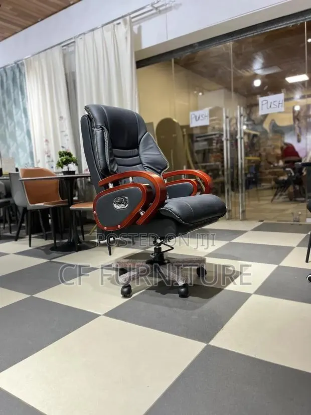 Director's Reclining Executive Office Chair · Photo 1