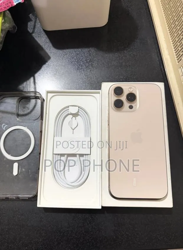 Apple iPhone 16 Pro Max 256 GB Gold · Photo 1