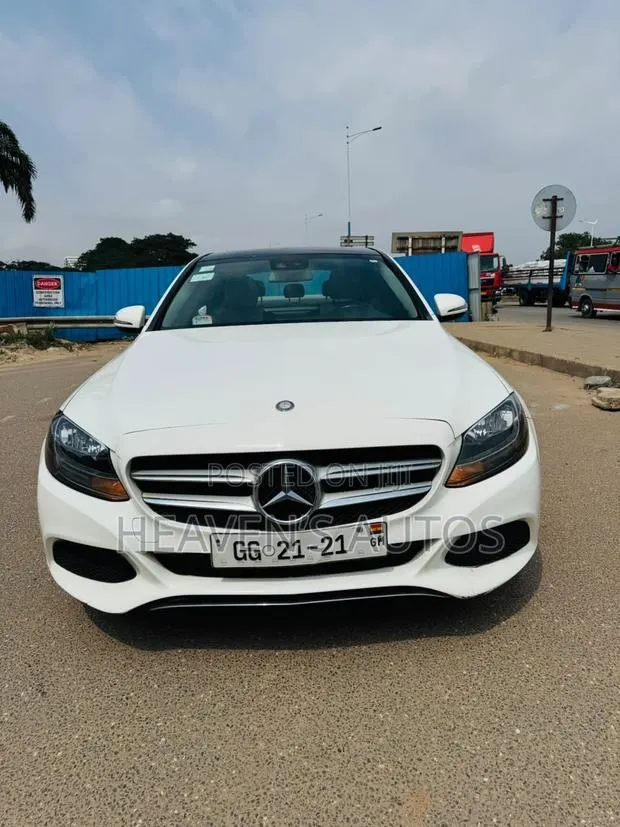 Mercedes-Benz C300 2016 White · Photo 1