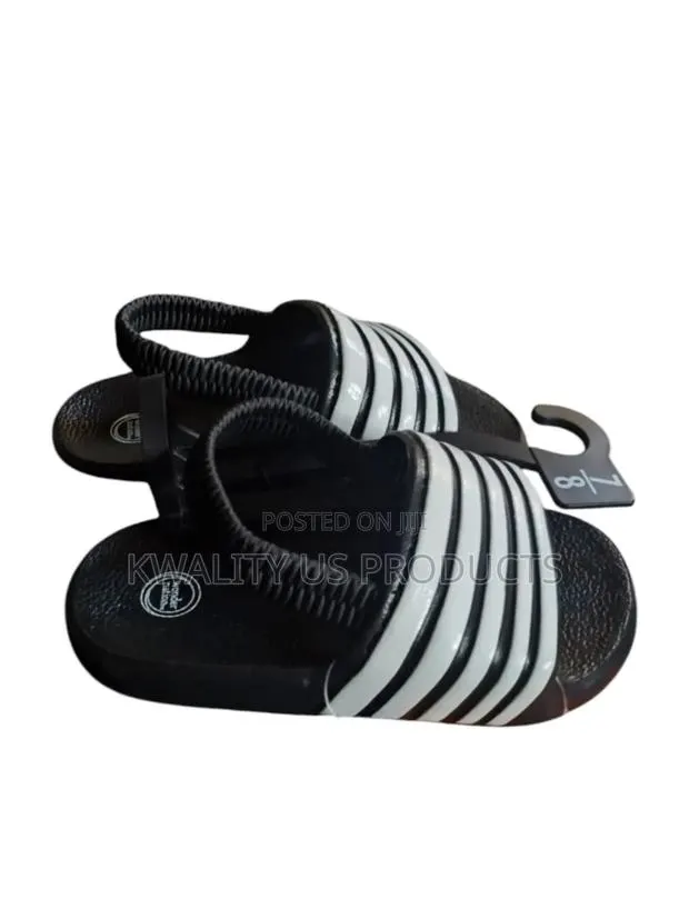 Wonder Nation Boys Sliders · Photo 1