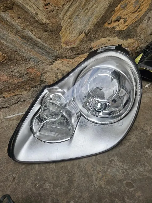 Porche Cayenne Headlights 03 Driver Side Charger Type · Photo 1