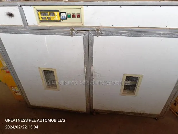 1016 Eggs Capacity Incubator · Photo 1