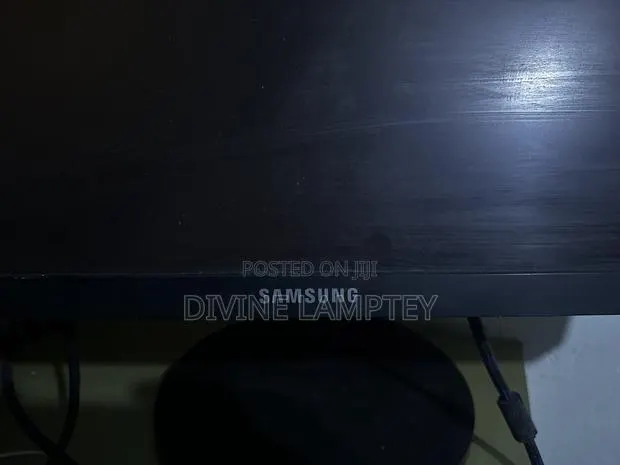 30inch Samsung Monitor · Photo 1