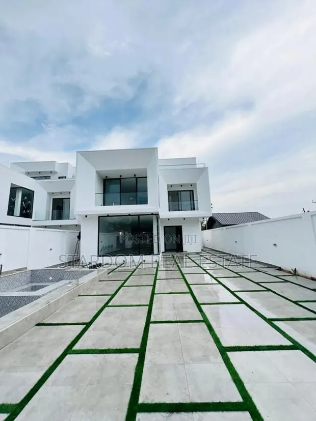 4bdrm Duplex in Ashaley Botwe, Little Roses Area for sale · Photo 1