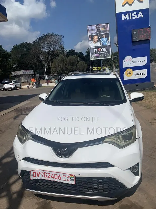 Toyota RAV4 XLE 4dr SUV AWD (2.5L 4cyl 6A) 2018 White · Photo 1