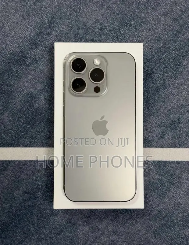 Apple iPhone 15 Pro Max 256 GB Silver · Photo 1