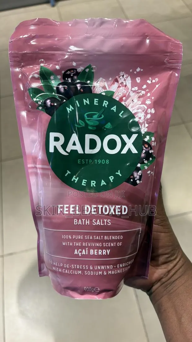 Radox Therapy Feel Detoxed Bath Salts · Photo 1