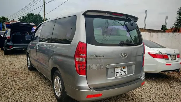 Hyundai Starex 2013 Silver · Photo 1