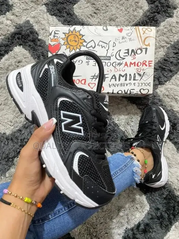 New Balance 530 Black and White · Photo 1