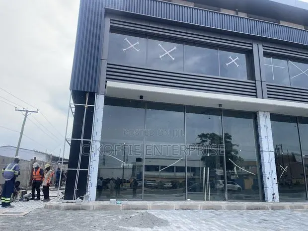 Executive 1,000 SQM Showroom at North Kaneshie Industrial Area · Photo 1
