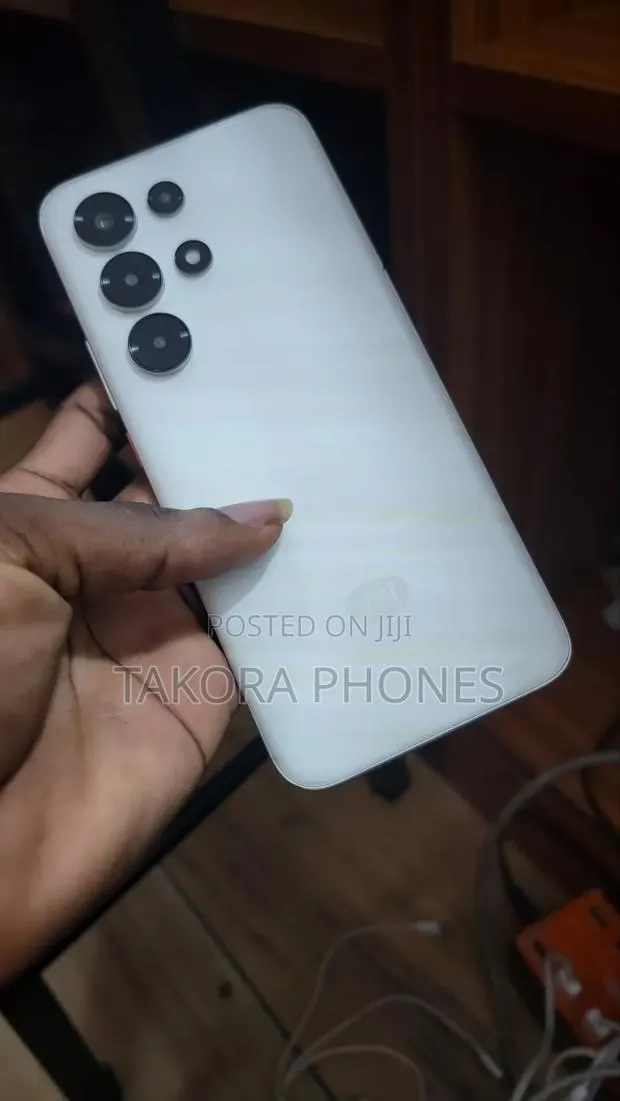 Itel Super 26 Ultra 256 GB Silver · Photo 1