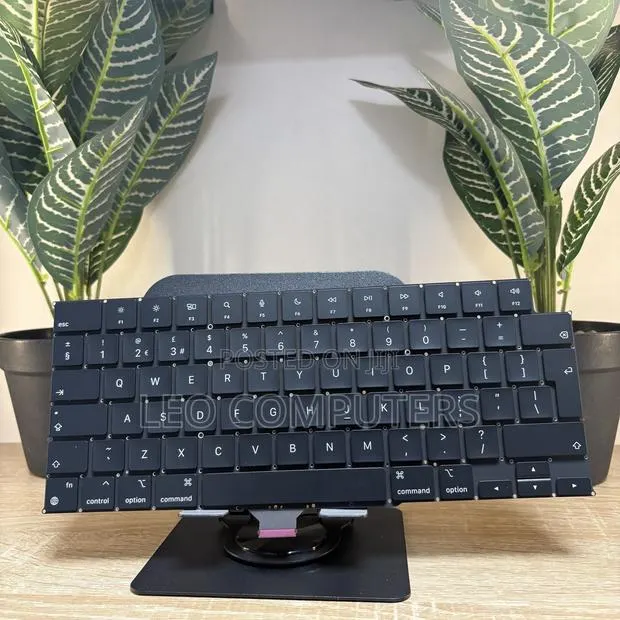 MacBook Pro 14-Inch A2442 Keyboard – M1 Pro / M1 Max (2021) · Photo 1