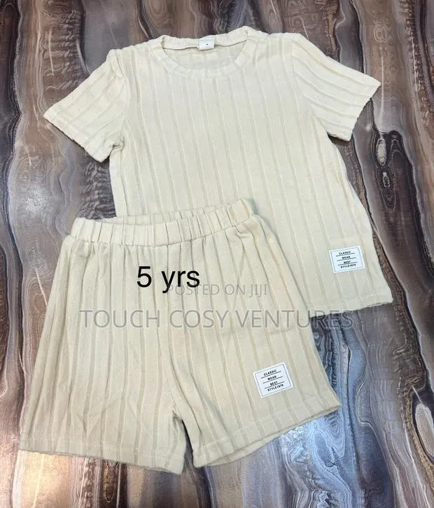 Casual Unisex Top and Short · Photo 1
